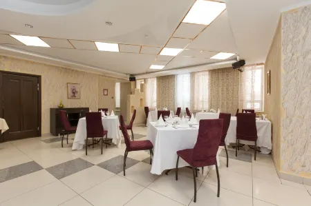 Регина на Университетской Отели рядом с достопримечательностью «ВОСТОЧНЫЙ»