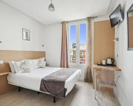 Hôtel le National Clichy Paris Hotels in Clichy