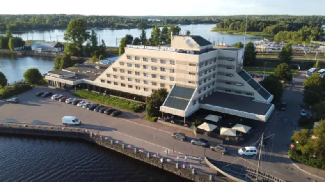 Druzhba Hotels in Vyborgsky District