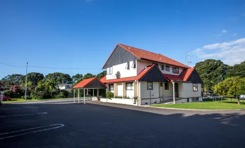 Bennetts Thermal Motor Inn - Motels