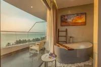 Sunset Beach Resort & Spa - Beachfront Pirate Fire Show - Bathtub