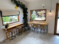 Thanyatorn Resort - parking
