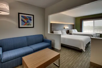 Holiday Inn Express & Suites Chicago North-Waukegan-Gurnee Hotels in Waukegan
