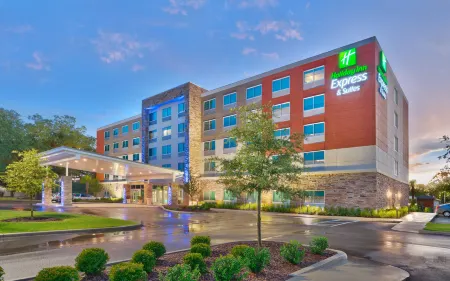 Holiday Inn Express & Suites Gainesville I-75 Отели рядом с достопримечательностью «Канапаха Ботаникал Гарденс»