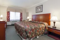 Howard Johnson by Wyndham Bakersfield