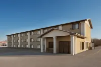 Super 8 by Wyndham Clear Lake