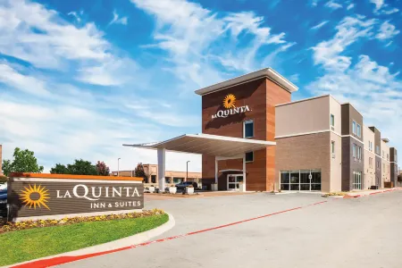 La Quinta Inn & Suites by Wyndham Dallas Northeast-Arboretum