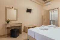 Yakinthos Hotel - parkir