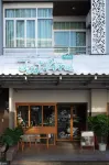 Just Fine Krabi Hotel dekat The Crabs Sculpture