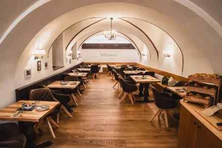 Altstadt Hotel Stadtkrug Отели рядом с достопримечательностью «Ноннбергское аббатство»