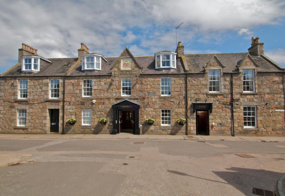 Cove Bay Hotel - Housity