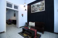 RedDoorz Near Stasiun Lawang