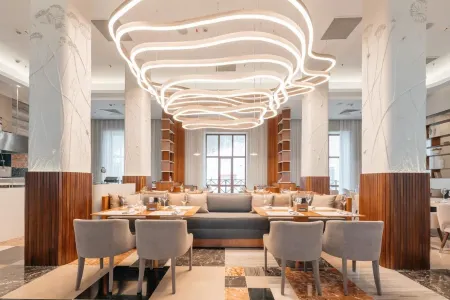 Novotel Resort and spa Krasnaya Polyana (Новотель Резорт и спа Красная Поляна) Отели рядом с достопримечательностью «Музей горных лыж КАНТ»