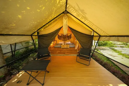 Glamping Menoreh Отели в г. Kulon Progo Regency