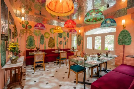 Laalee Отели рядом с достопримечательностью «Бапу Базар»