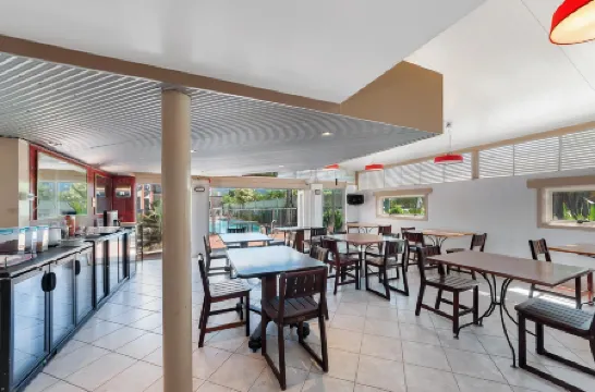 Tropical Queenslander Отели рядом с достопримечательностью «Cairns Esplanade Beach Volleyball Court»