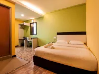 E Hotel Hotels in Belimbing
