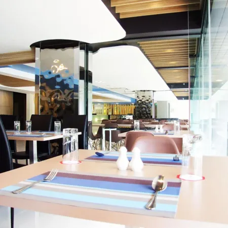 Grand Tower Inn Sathorn Hotel Отели рядом с достопримечательностью «Христианская школа Эссампшн»