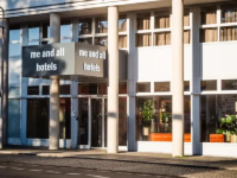 Me and All Hotel Berlin East Side, by Hyatt Hotels in der Nähe von East Side Gallery