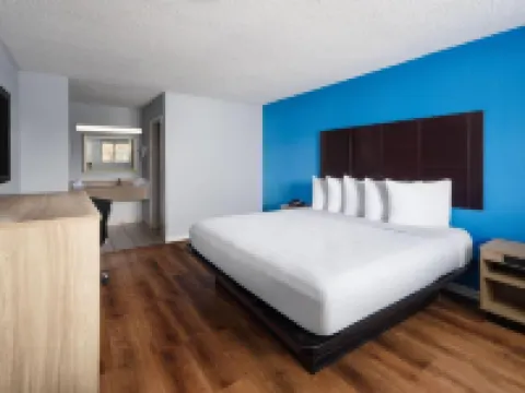 Super 8 by Wyndham Portsmouth - Norfolk Hotels in Portsmouth
