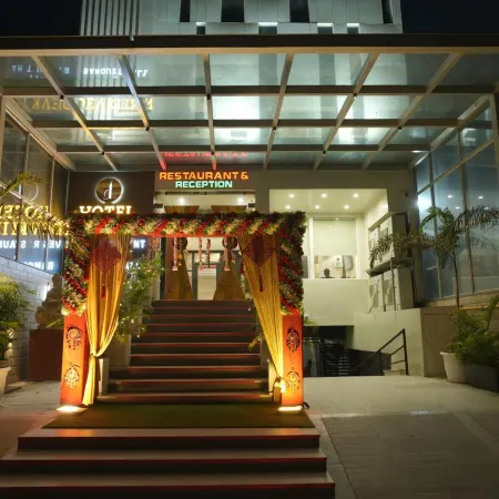 Hotel Devki Inn