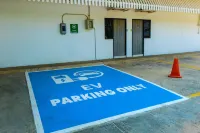 The Rich Hotel - parking
