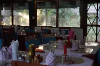 Forest Hideaway Resort Pvt Ltd - Frühstück