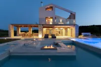 Allure Wellness Retreat - Pools