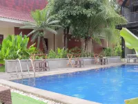 Soka Guesthouse Syariah - Pool