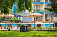 Miridiya Lake Resort - Parking