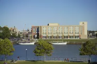 DoubleTree by Hilton Hotel Bay City-Riverfront Hotel di Kota Bay