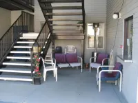 Little Bear Motel - Parkplatz