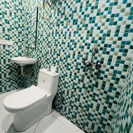 Roomshala 140 Hotel 24 & 7- Malviya Nagar Отели рядом с достопримечательностью «Индийский технологический институт в Дели»