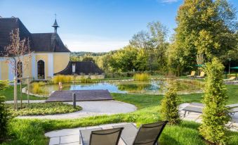 Schlosshotel Rosenau Superior - Housity