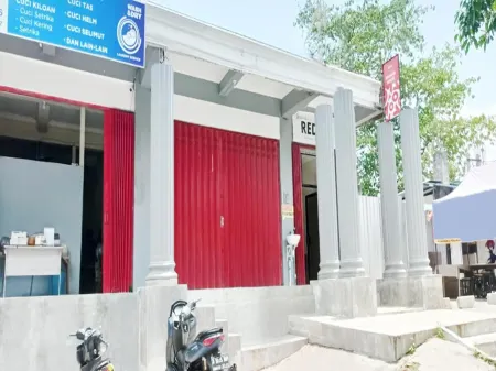 RedDoorz Near Universitas Merdeka Malang 2 Отели в г. Sukun