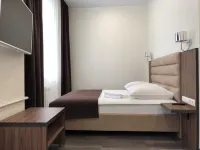 Victoria Center Hotel