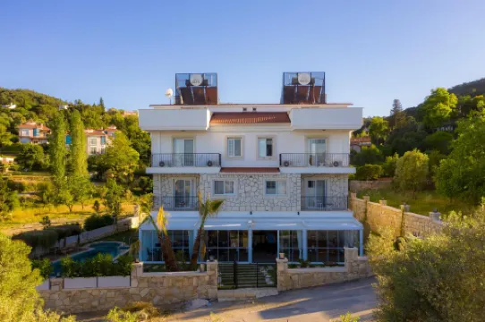 โรงแรม 1867 อูร์ลา