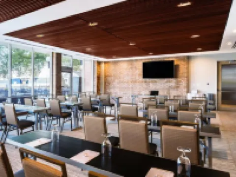 特拉弗斯城德勒馬酒店 大特拉弗斯縣酒店