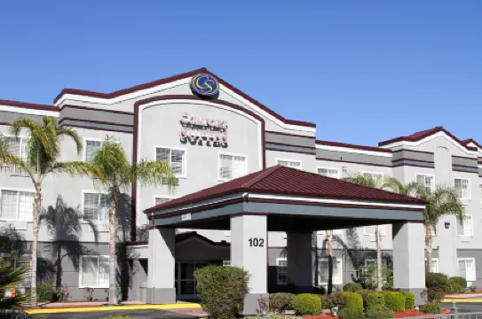 Comfort Suites Fresno River Park