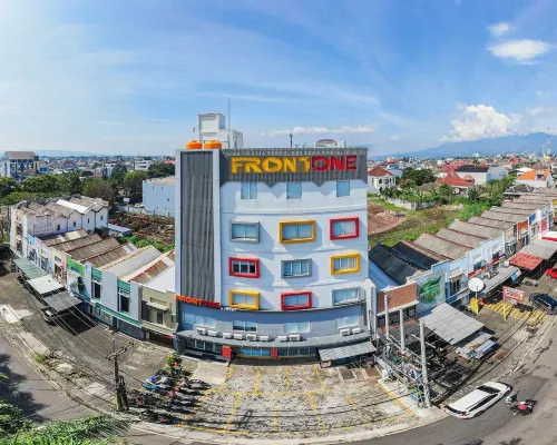 Front One Budget Malang by Azana Hotels in Lowokwaru