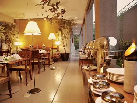 KoenoKoeni Boutique Hotel Отели рядом с достопримечательностью «Taman Kupu-Kupu Cihanjuang»