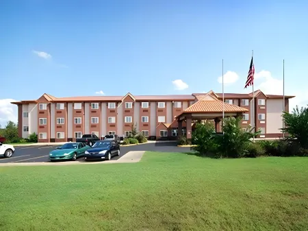 Econo Lodge Inn & Suites Natchitoches Отели рядом с достопримечательностью «Парк Хайленд Парк»