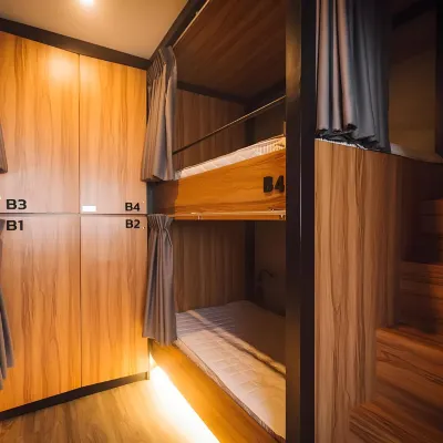 Niece Hostel Phuket Отели рядом с достопримечательностью «Памятник сестрам-героиням»