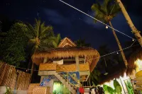 Hiraya Surf Hostel โรงแรมใน