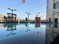齊拉克普爾麗亭酒店 - 泳池
