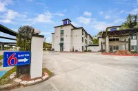Motel 6 Humble, TX - Houston International Airport - Pet friendly