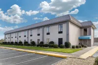 Econo Lodge at the University