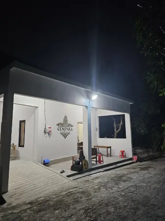 Cempaka Guest House Gamping Отели в г. Sedayu