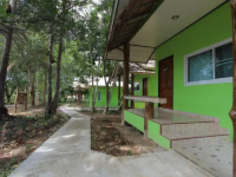 เกาะพยาม กรีนตะวัน รีสอร์ท โรงแรมในเกาะพยาม