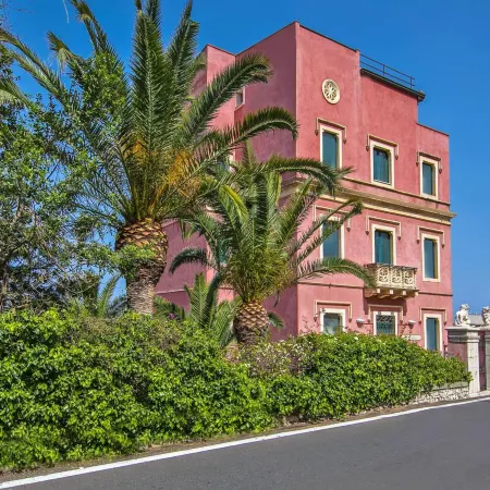 Hotel "La Pensione Svizzera" Отели рядом с достопримечательностью «Остров Изола-Белла»